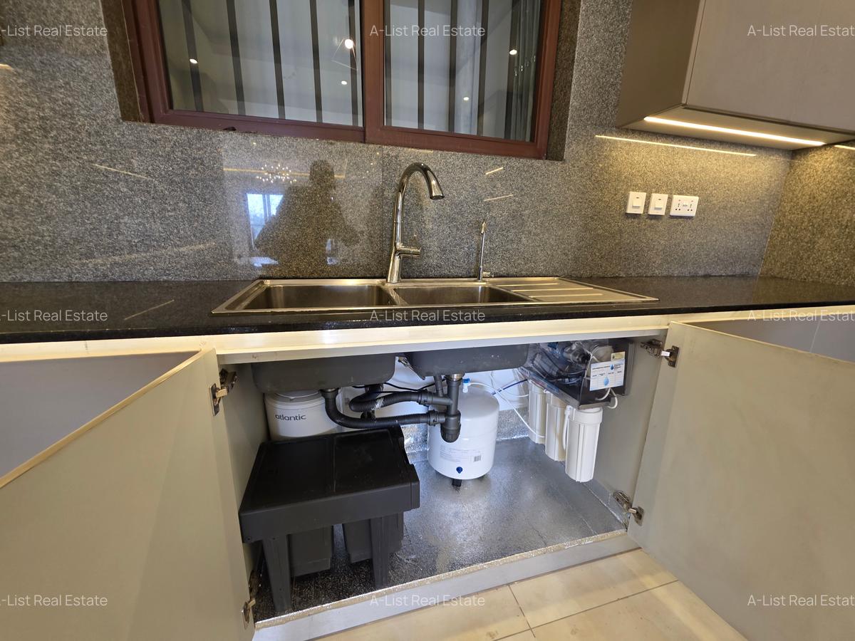 Serviced 4 Bed Apartment with En Suite at 2Nd Parklands - 20