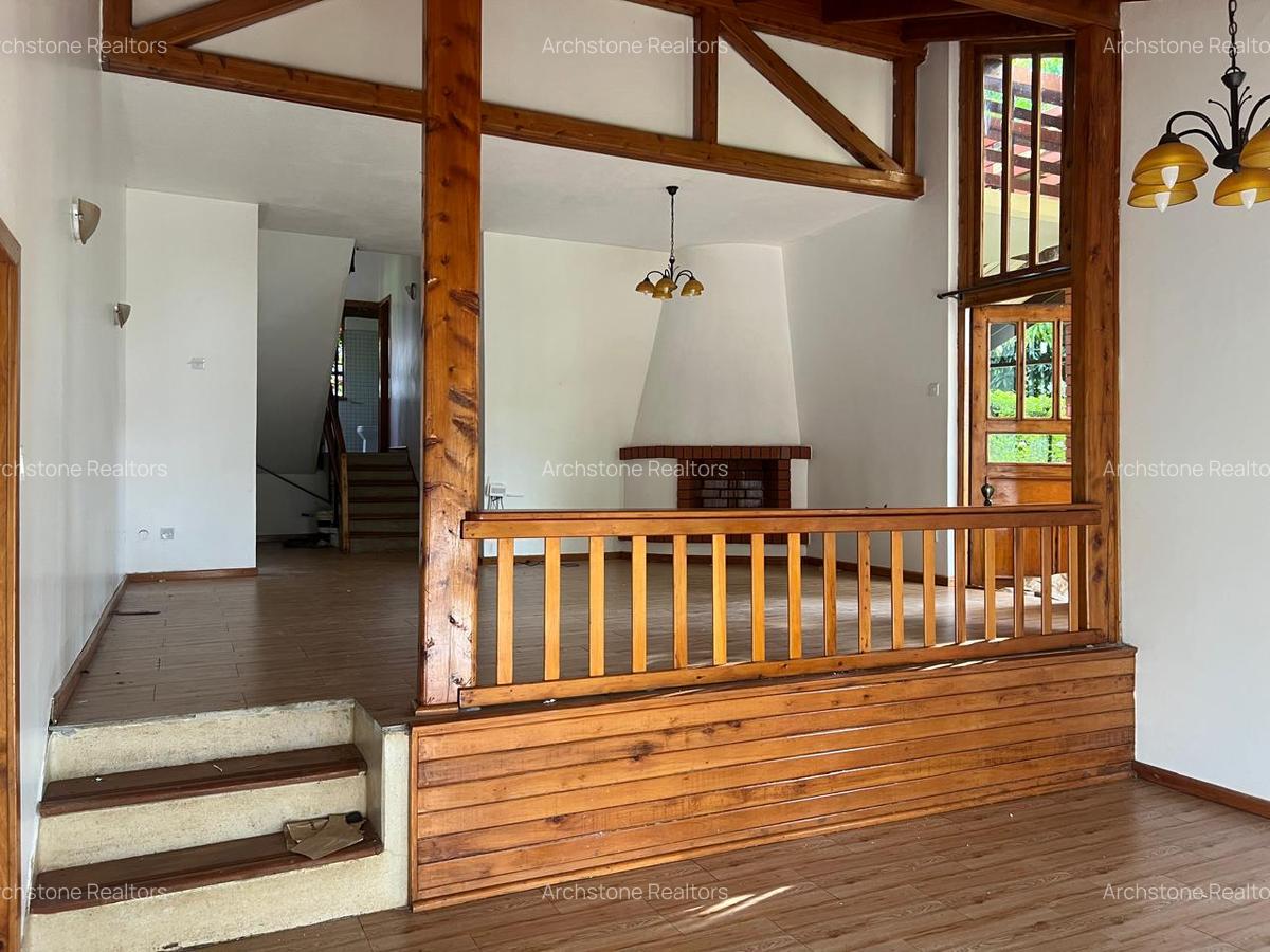 4 Bed Townhouse with Swimming Pool in Ridgeways - 5