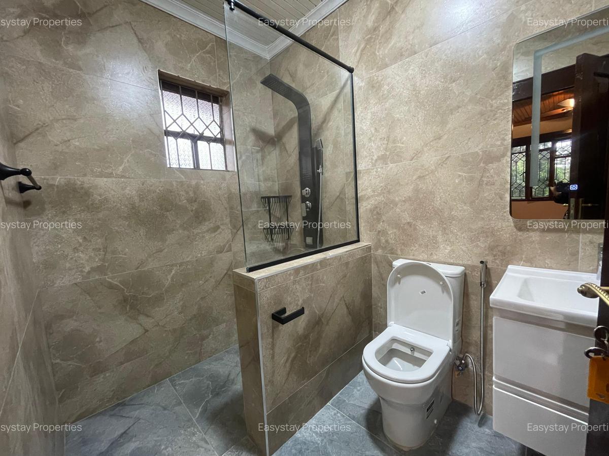 5 Bed House with En Suite in Runda - 16