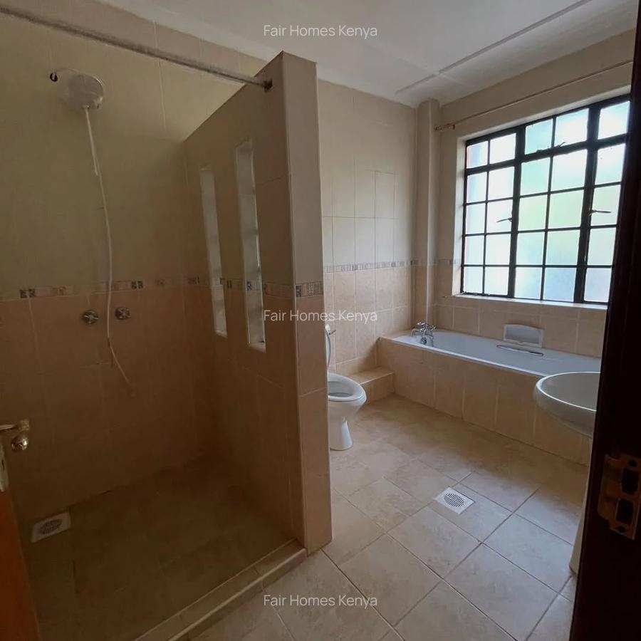 5 Bed Townhouse with En Suite at Lavington Green - 16