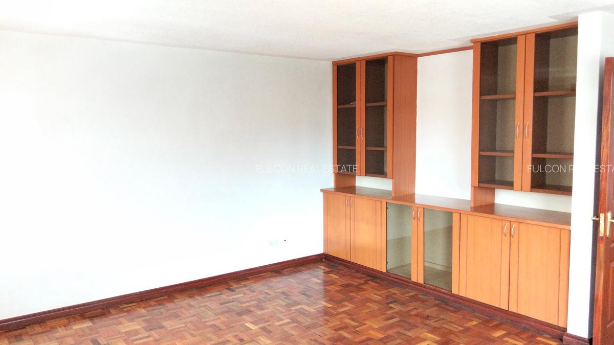 5 Bed Villa with En Suite in Lavington - 14