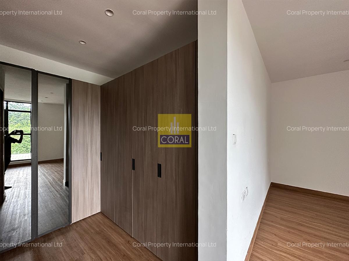 5 Bed House in Rosslyn - 12