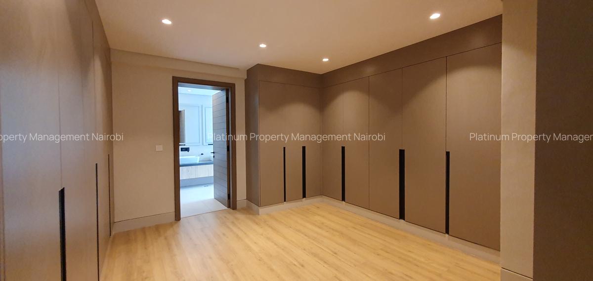 5 Bed Villa with En Suite in Westlands Area - 13