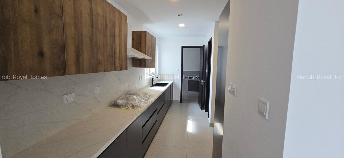 5 Bed Townhouse with En Suite at Lavington Green - 18