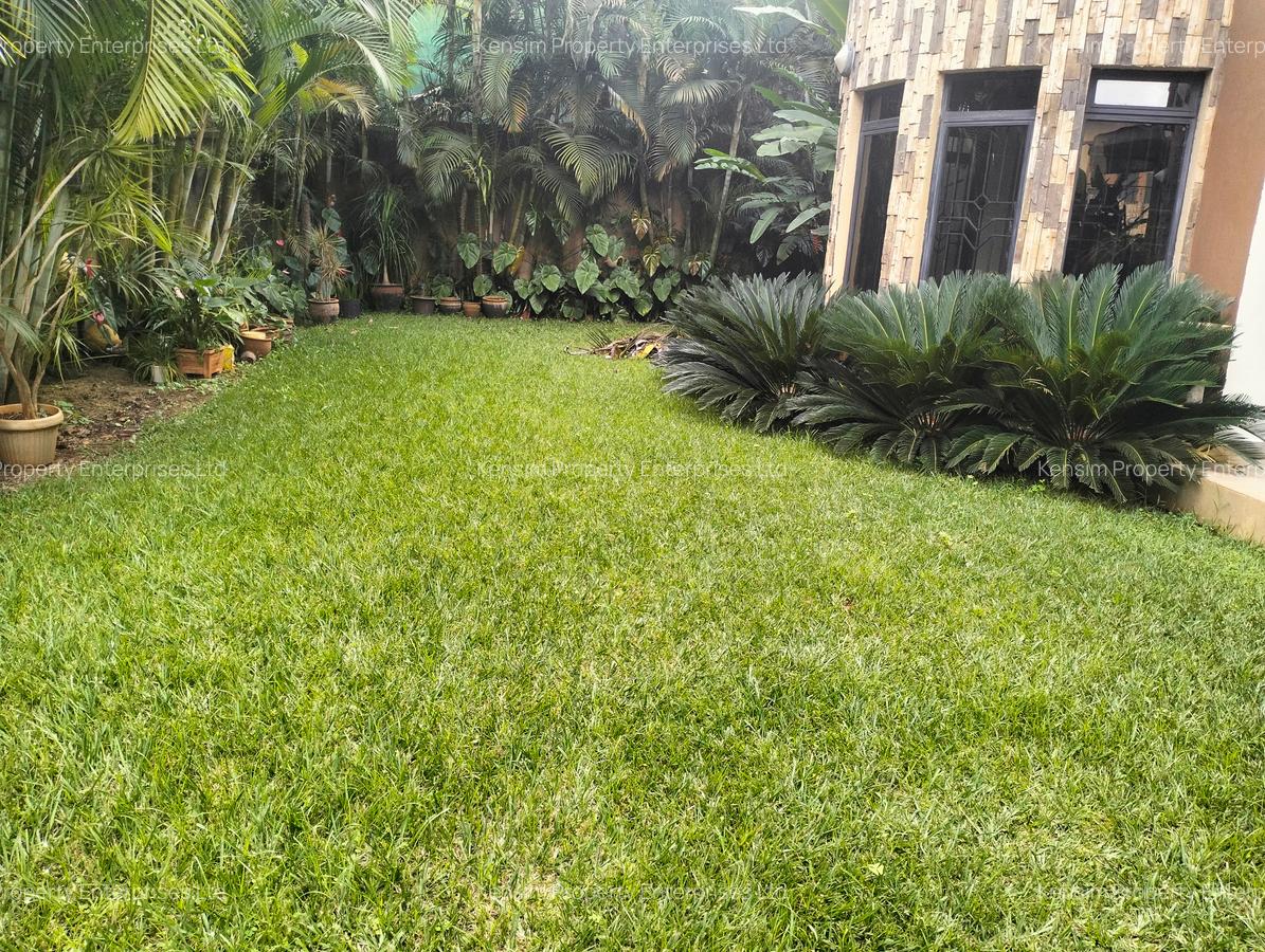 5 Bed Townhouse with En Suite in Kyuna - 10