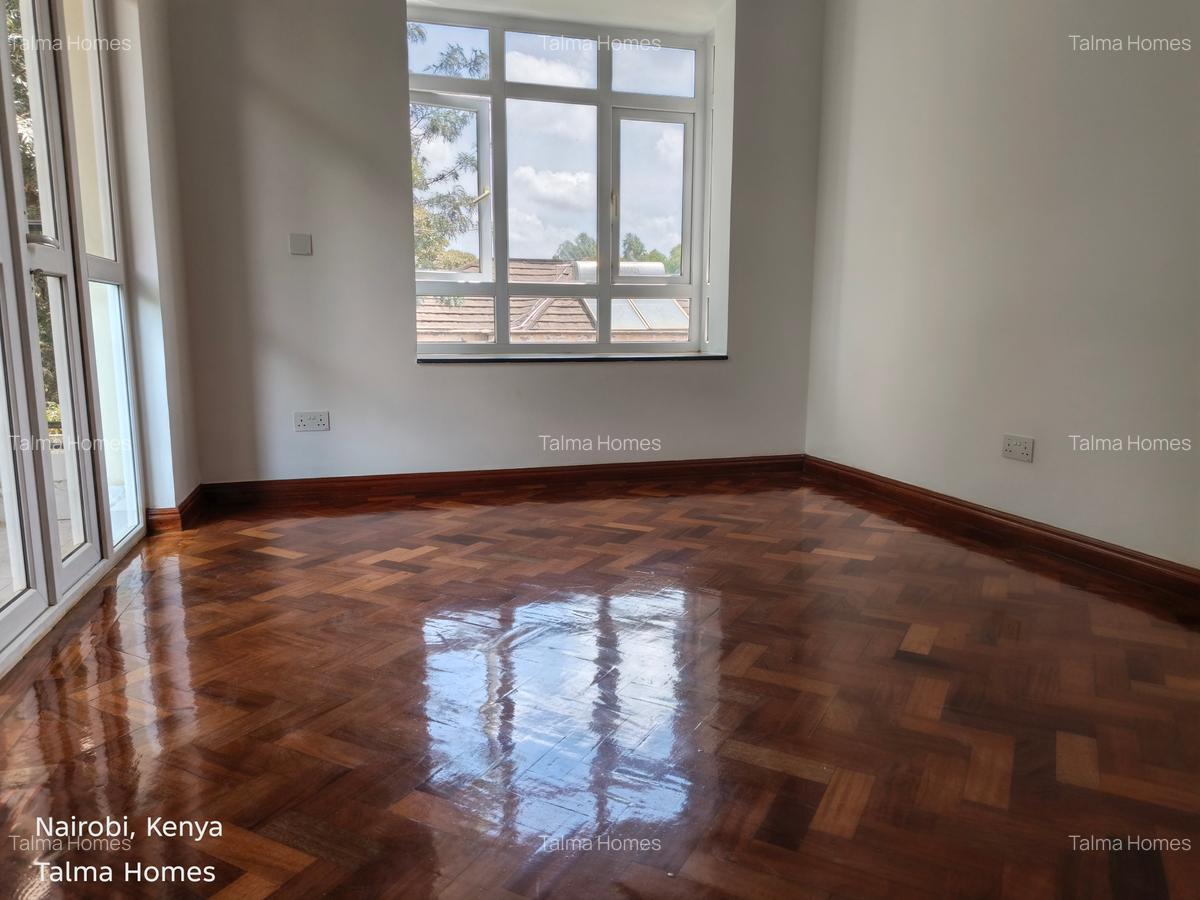 6 Bed Townhouse with En Suite at Lavington - 17