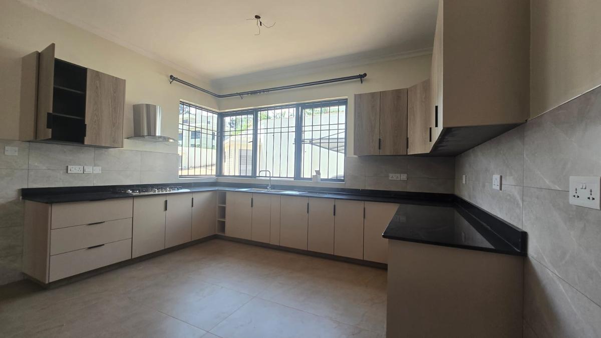 5 Bed House with En Suite in Loresho - 12