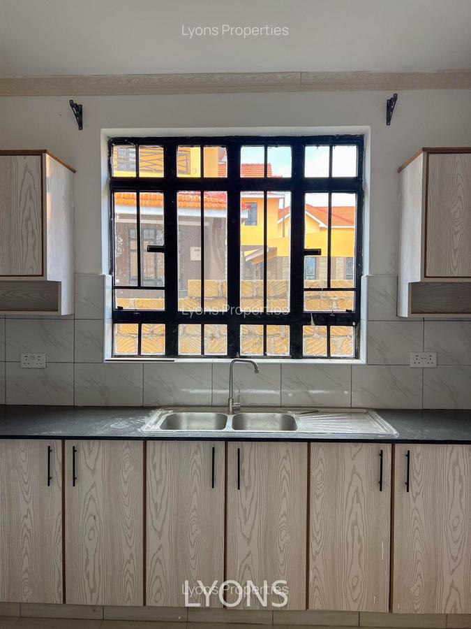 4 Bed Townhouse with En Suite at Rimpa - 3