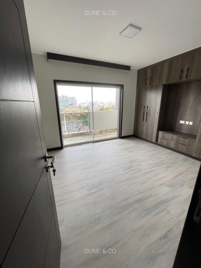 2 Bed Apartment with En Suite in Riverside - 16