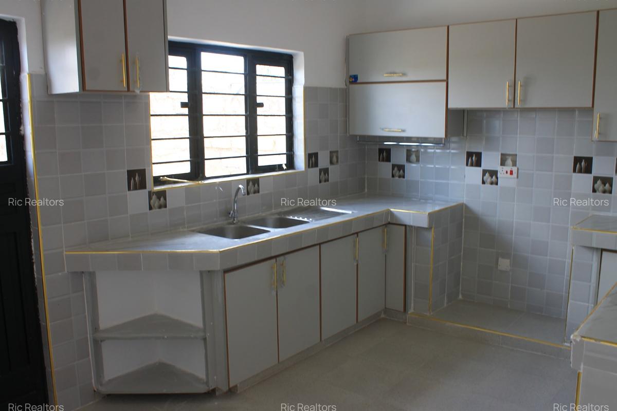 4 Bed House with En Suite at Merisho Road - 9