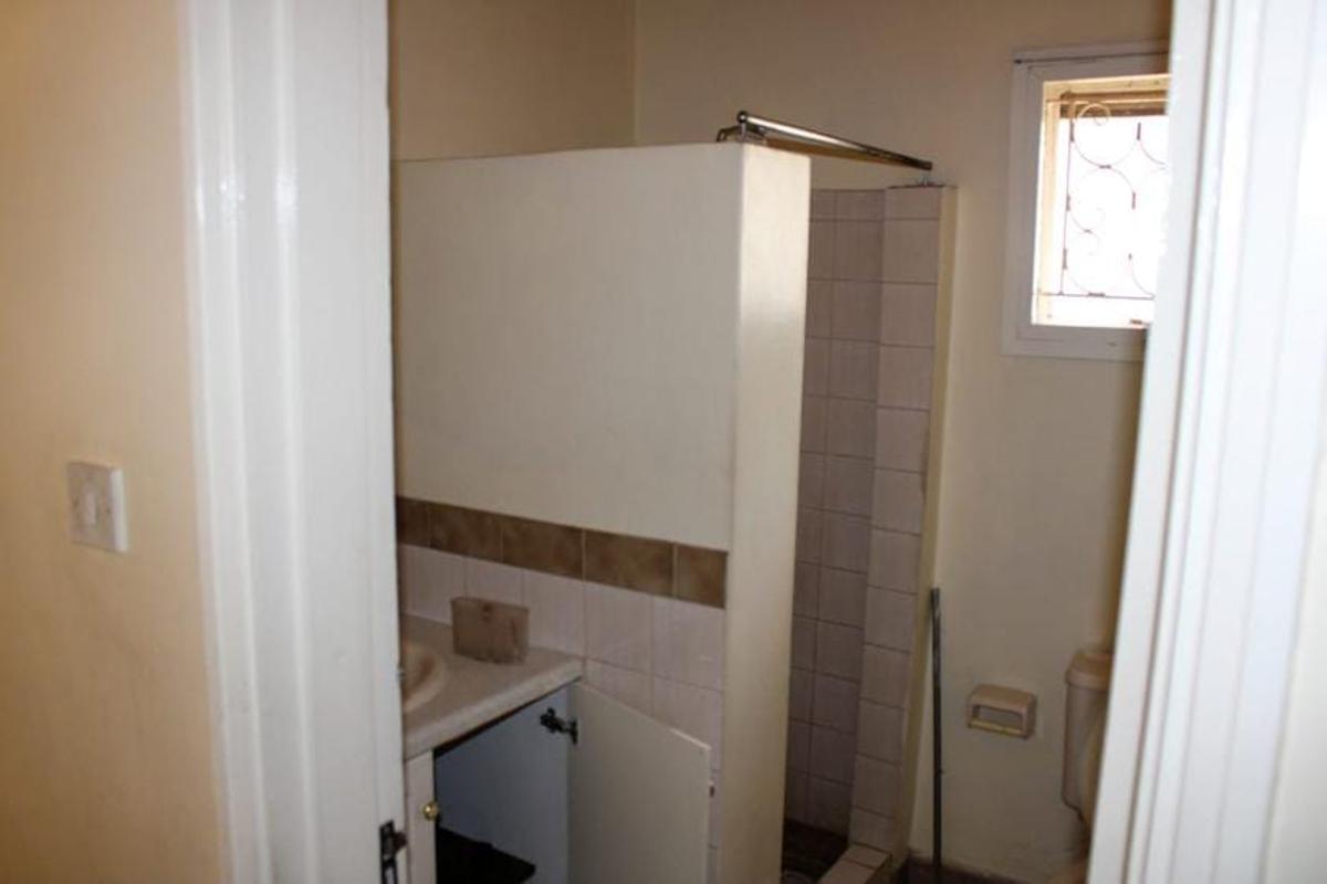 1,577 ft² Commercial Property with Service Charge Included at Hurlingham - 15