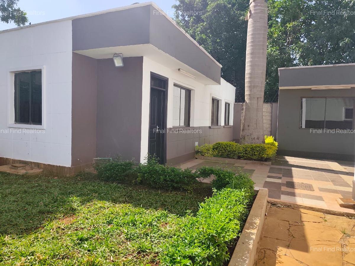 6 Bed House with En Suite in Runda - 10