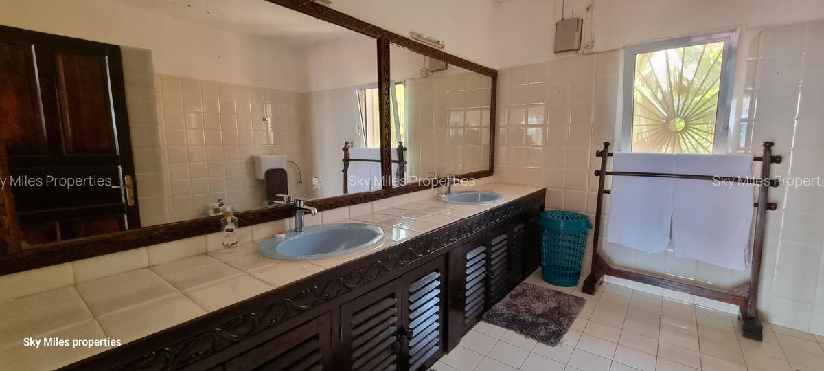 4 Bed Villa with En Suite at Malindi - 16