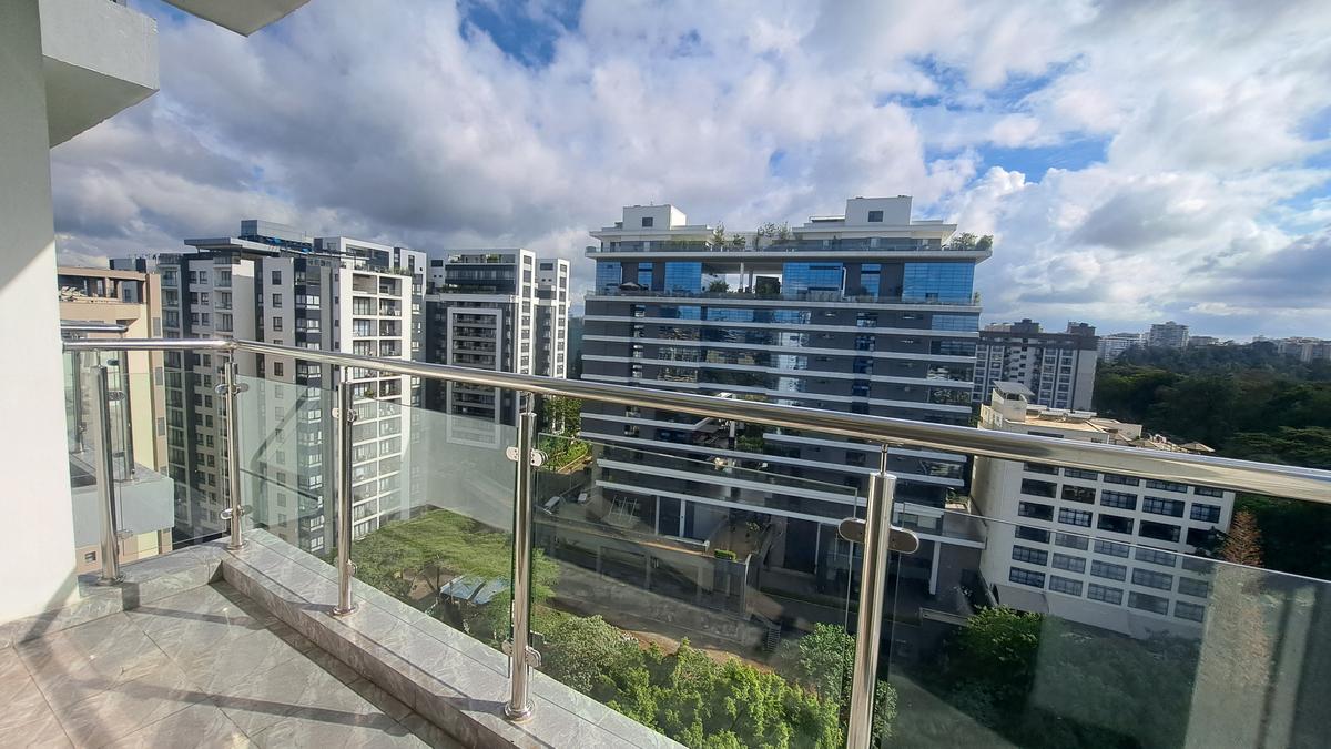 2 Bed Apartment with En Suite at Riverside Dr - 13