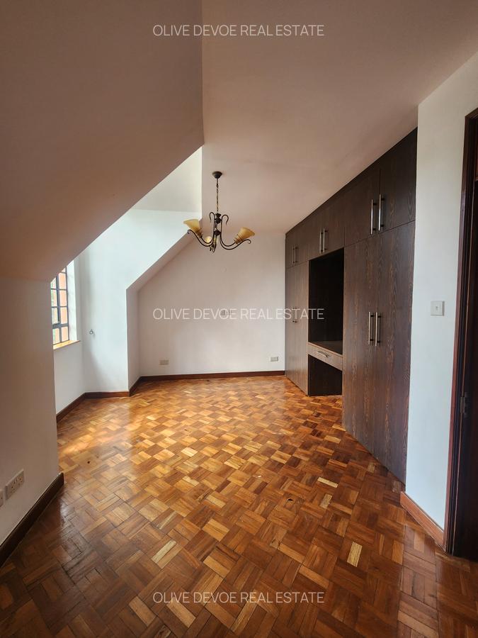 4 Bed Townhouse with En Suite in Lavington - 12