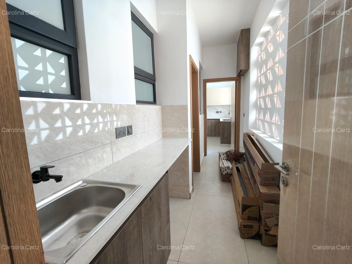 3 Bed Apartment with En Suite in Brookside - 7