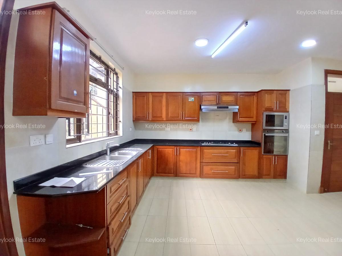 5 Bed Townhouse with En Suite in Lavington - 18