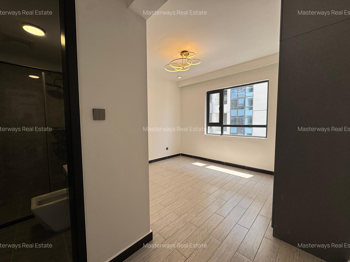 2 Bed Apartment with En Suite in Lavington - 12