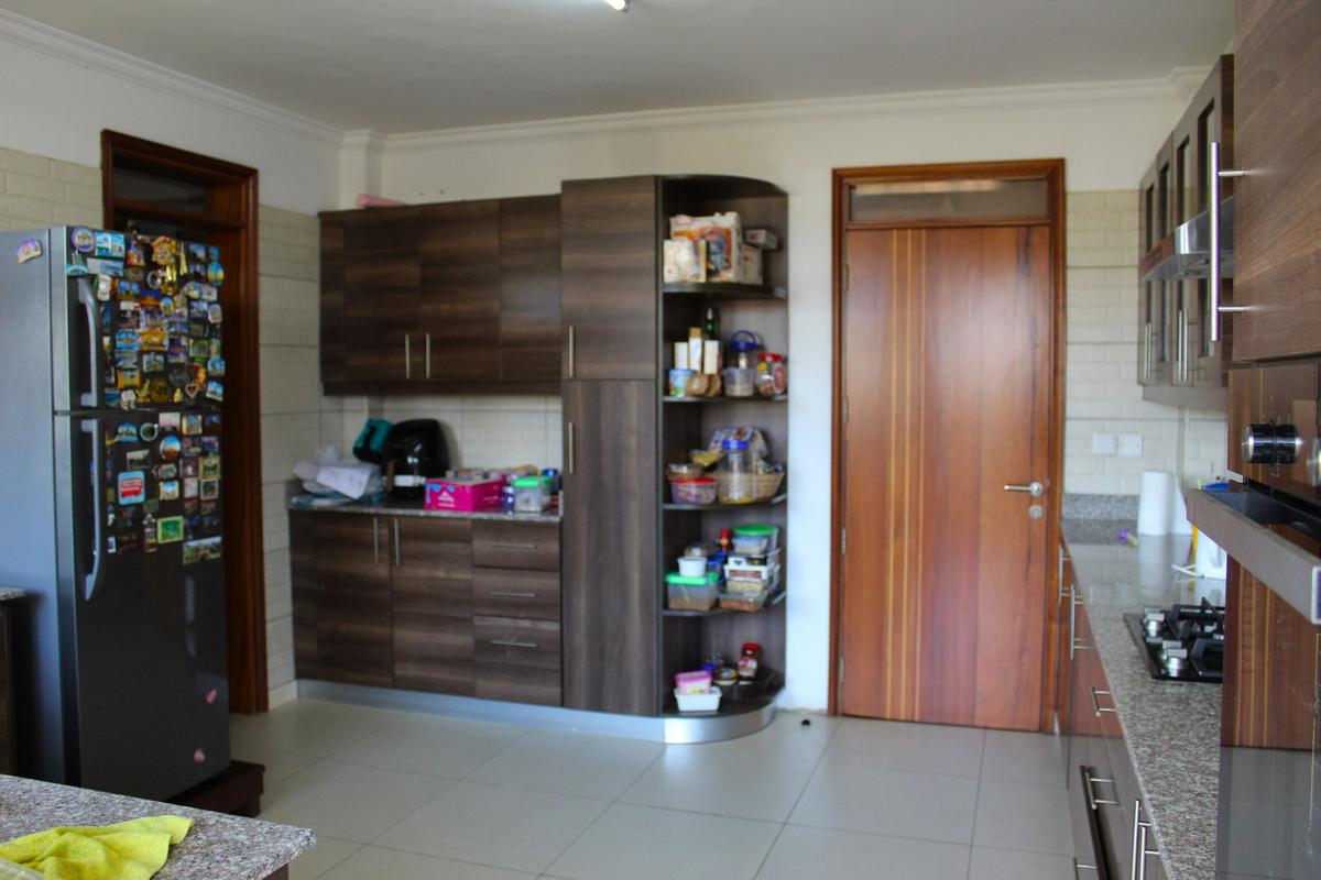 4 Bed Apartment with En Suite in Parklands - 13