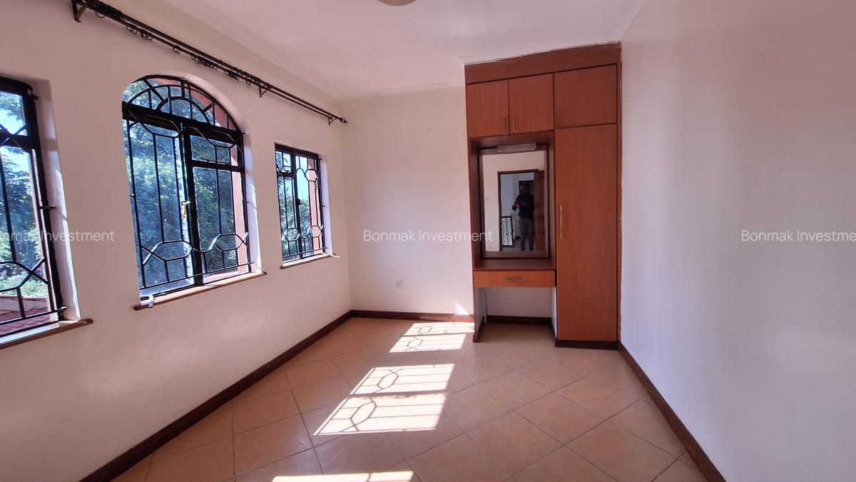 4 Bed Townhouse with En Suite at Lavington Green - 8
