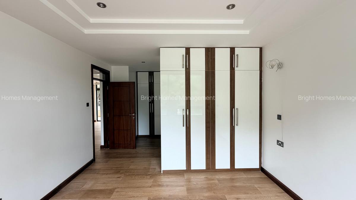 5 Bed Townhouse with En Suite in Lavington - 9