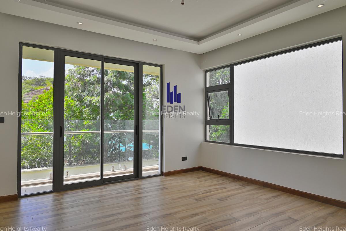 6 Bed Townhouse with En Suite in Lavington - 8