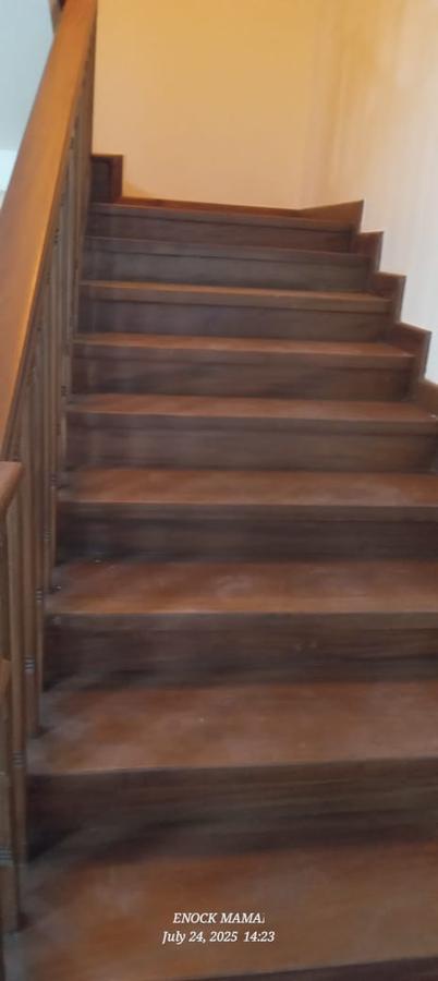 5 Bed House with En Suite at Statehouse Areas - 8