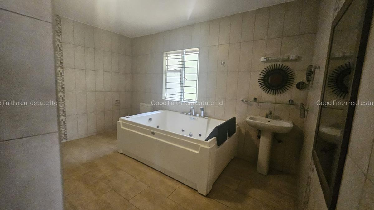 5 Bed House with En Suite in Runda - 16