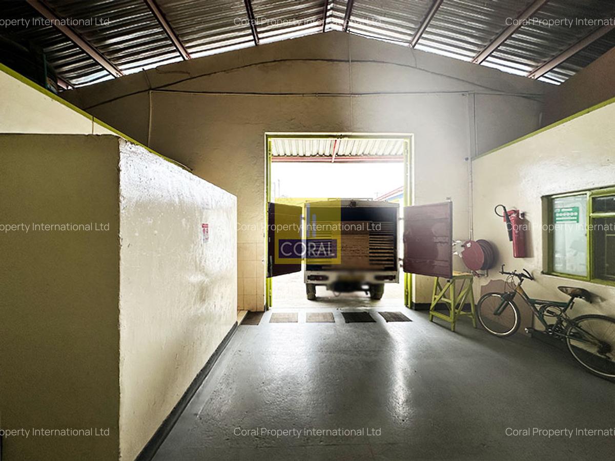 7,500 ft² Warehouse with Parking in Industrial Area - 9