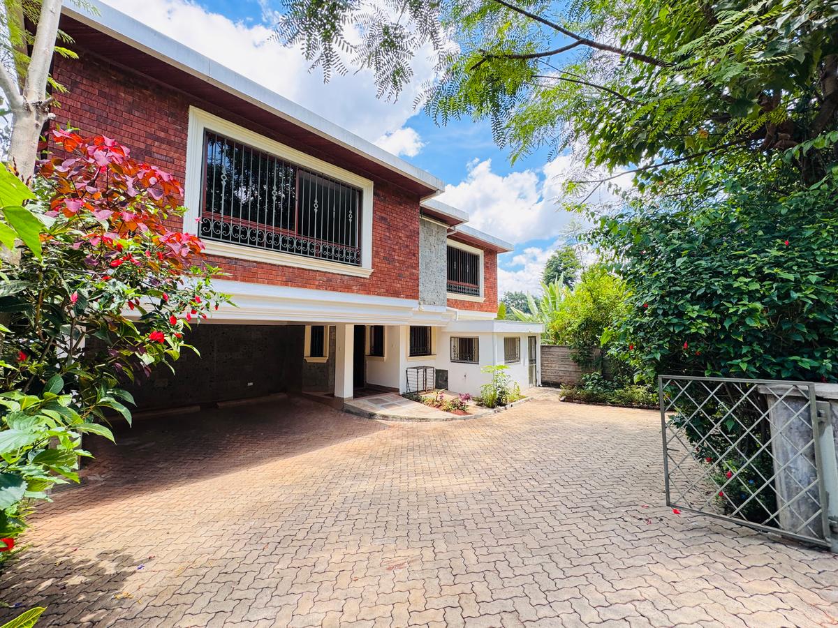 5 Bed Townhouse with Swimming Pool at Spring Valley - 3