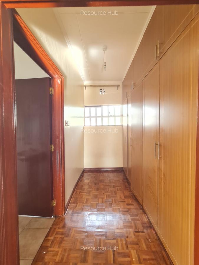 4 Bed House with En Suite at Bomas - 12