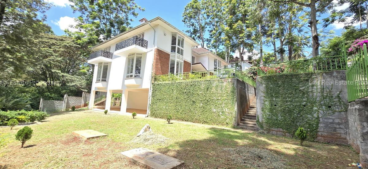 5 Bed House with En Suite in Rosslyn - 3
