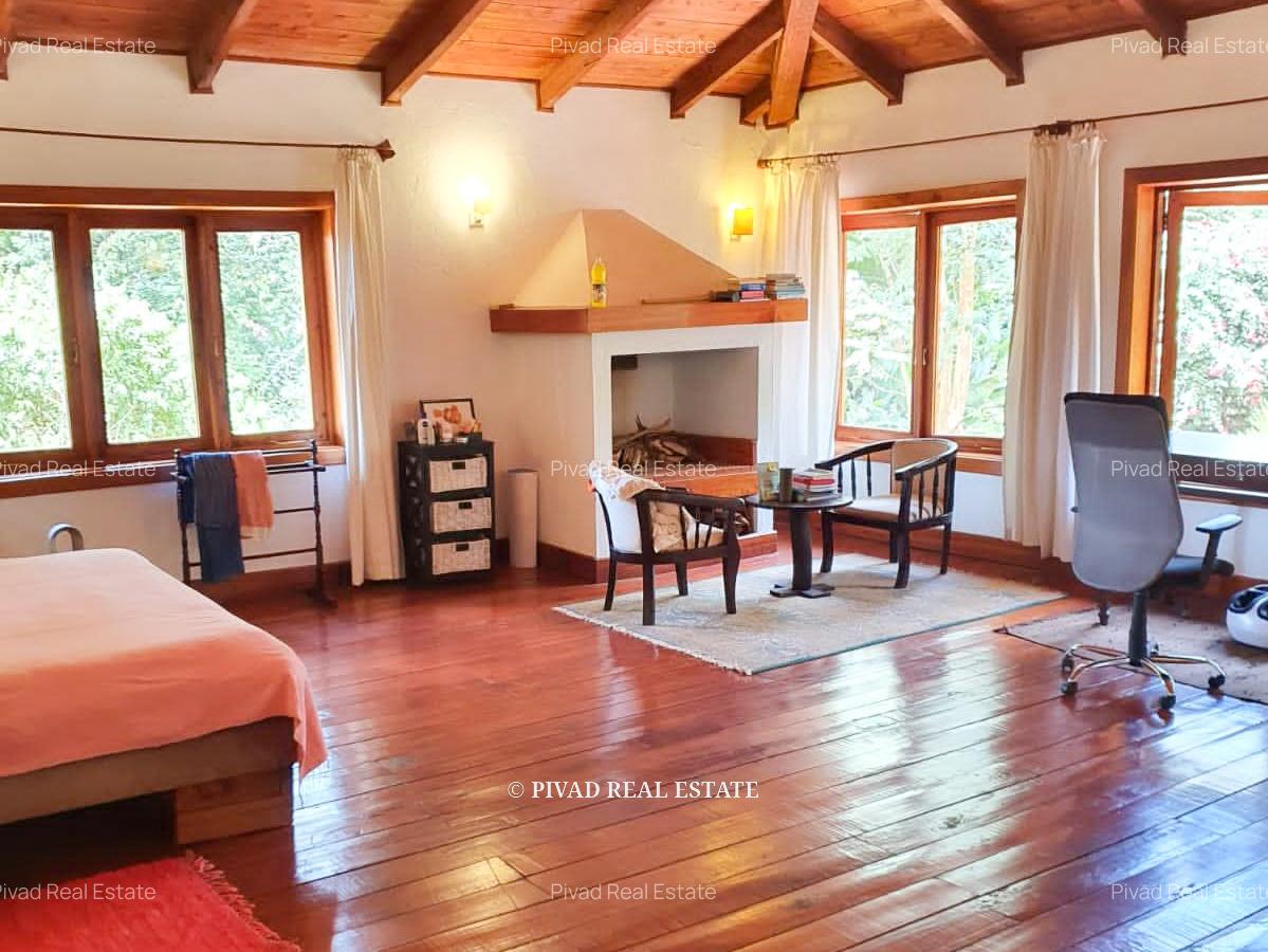4 Bed House with En Suite in Rosslyn - 5