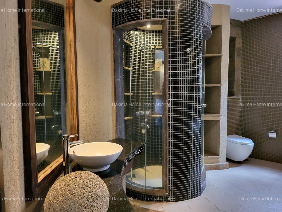 4 Bed Townhouse with En Suite in Lake View - 8