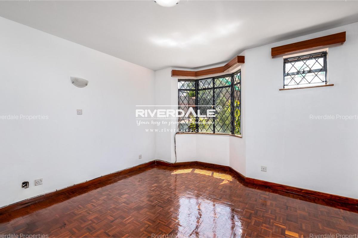 5 Bed Townhouse with En Suite in Lavington - 7