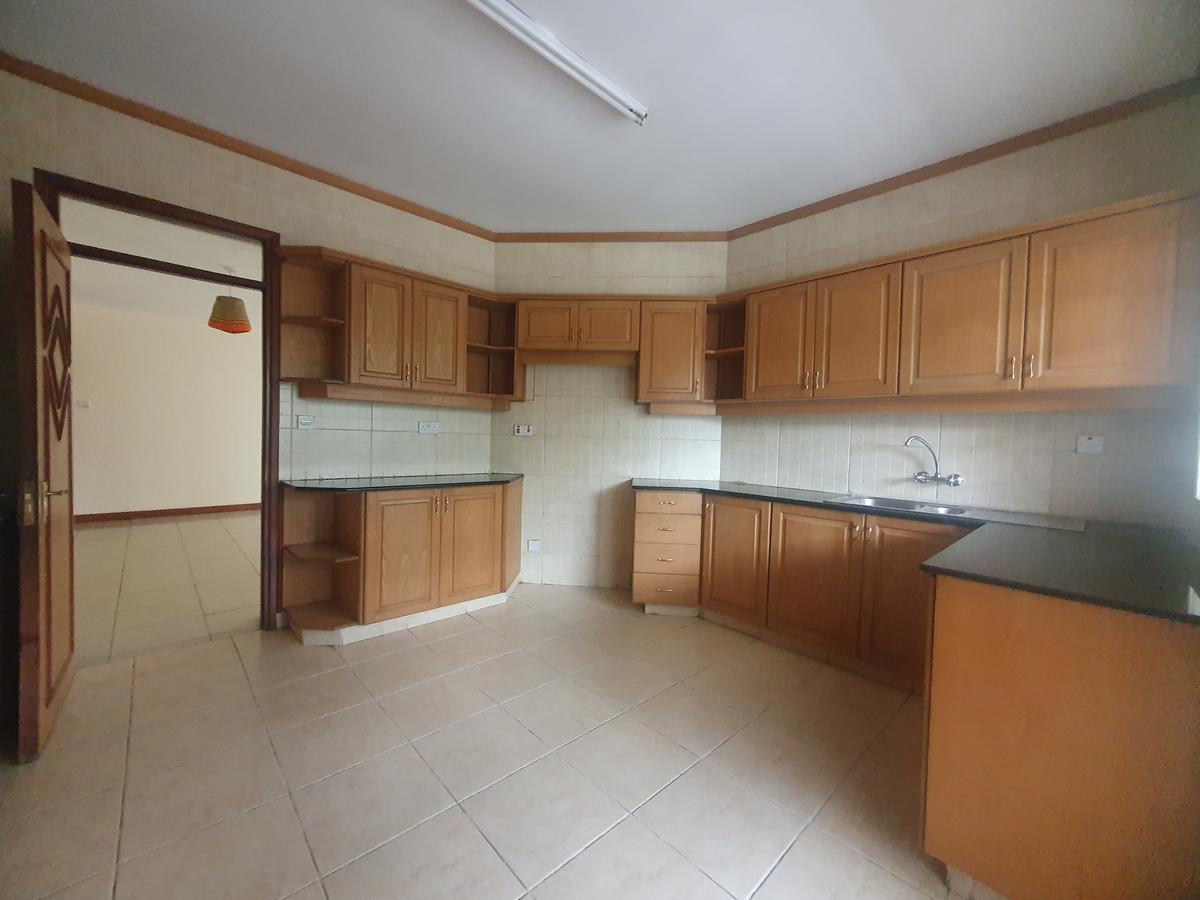 3 Bed Apartment with En Suite in Brookside - 5