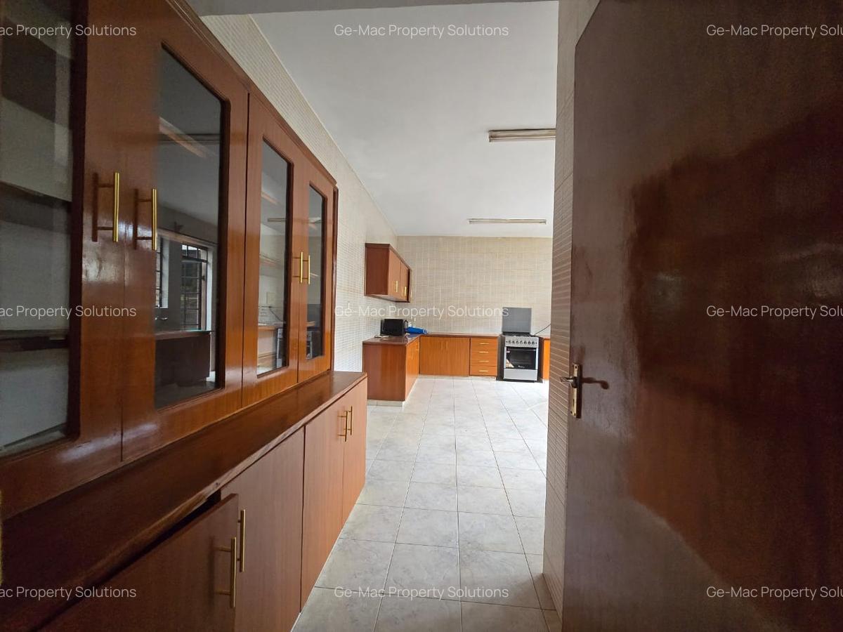 4 Bed Townhouse with En Suite in Lavington - 6