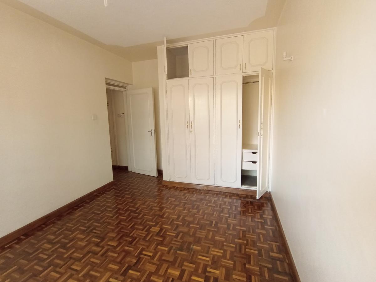 2 Bed Apartment with En Suite at Near Sarit Centre - 10