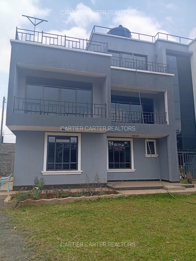 5 Bed House with En Suite in Garden Estate - 1