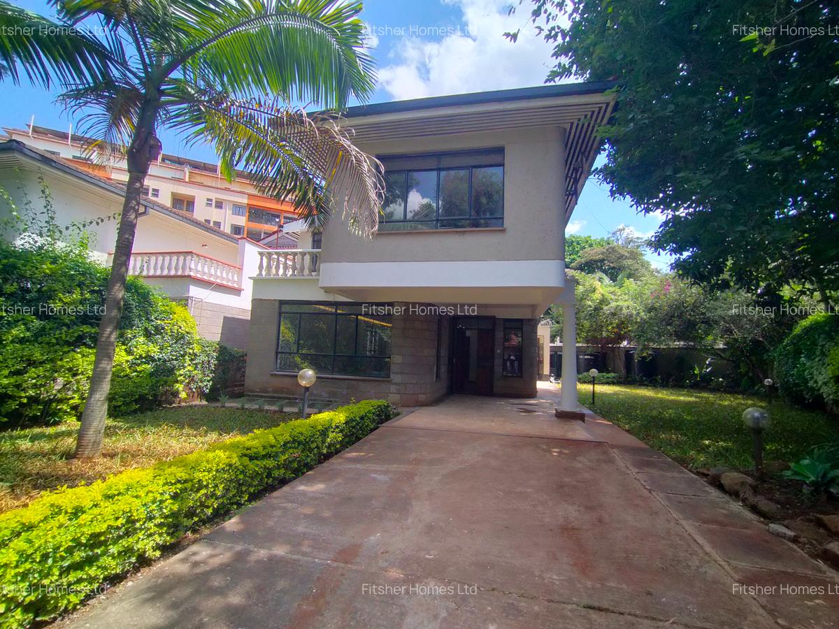 4 Bed House with En Suite in Lavington - 2