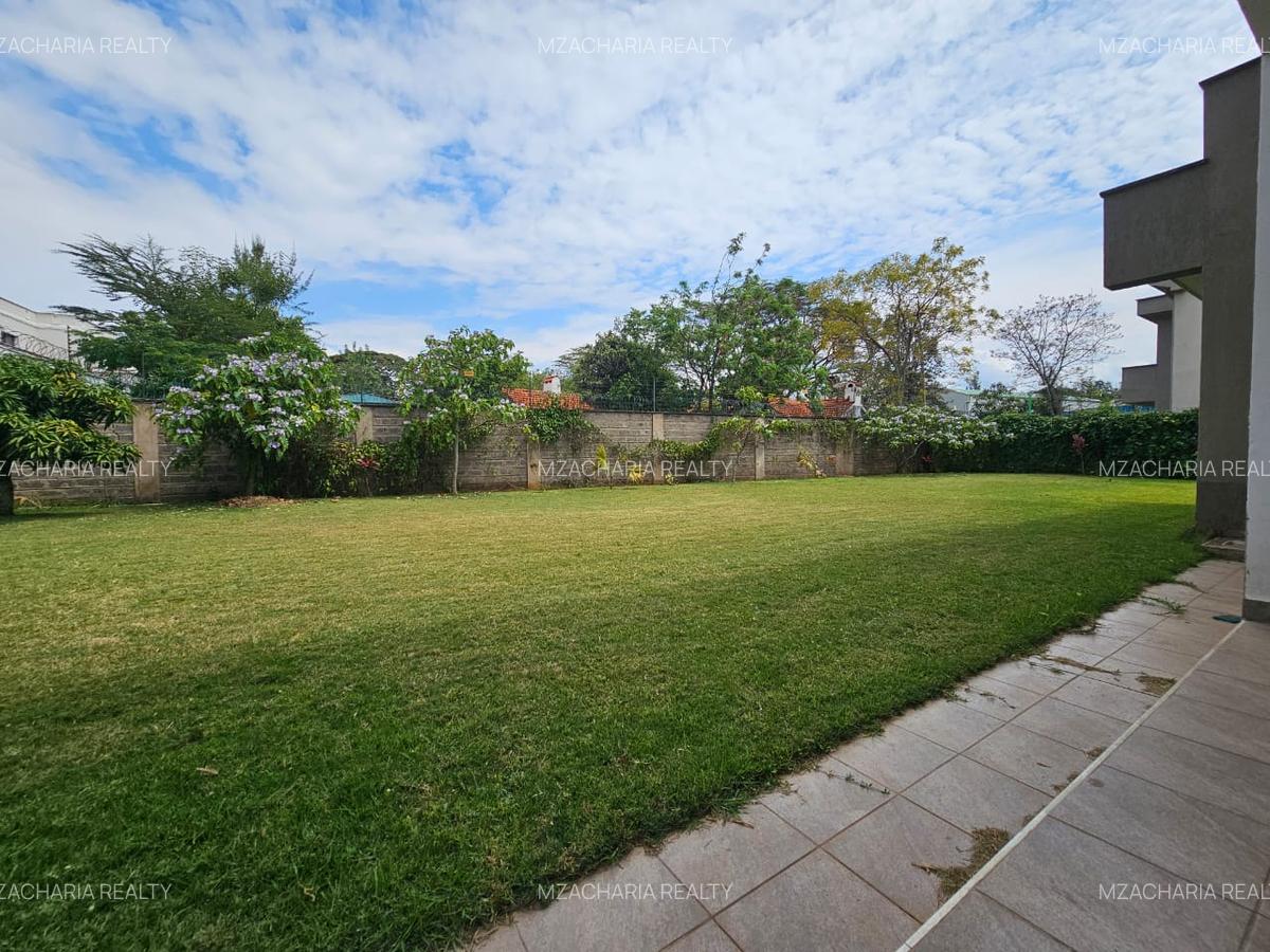 6 Bed Villa with En Suite in Lavington - 12