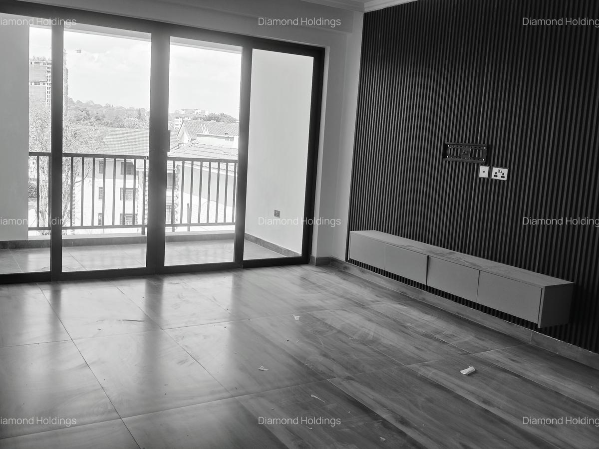 2 Bed Apartment with En Suite in Brookside - 9