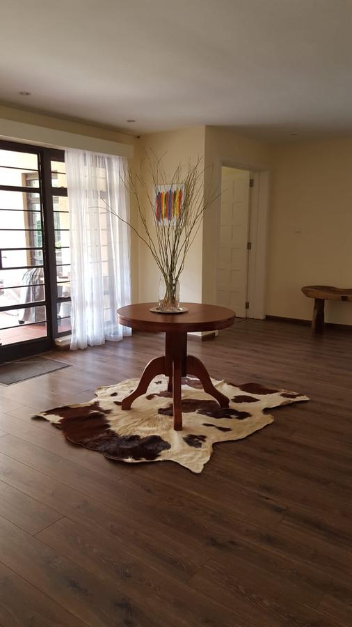 4 Bed House with En Suite in Rosslyn - 16