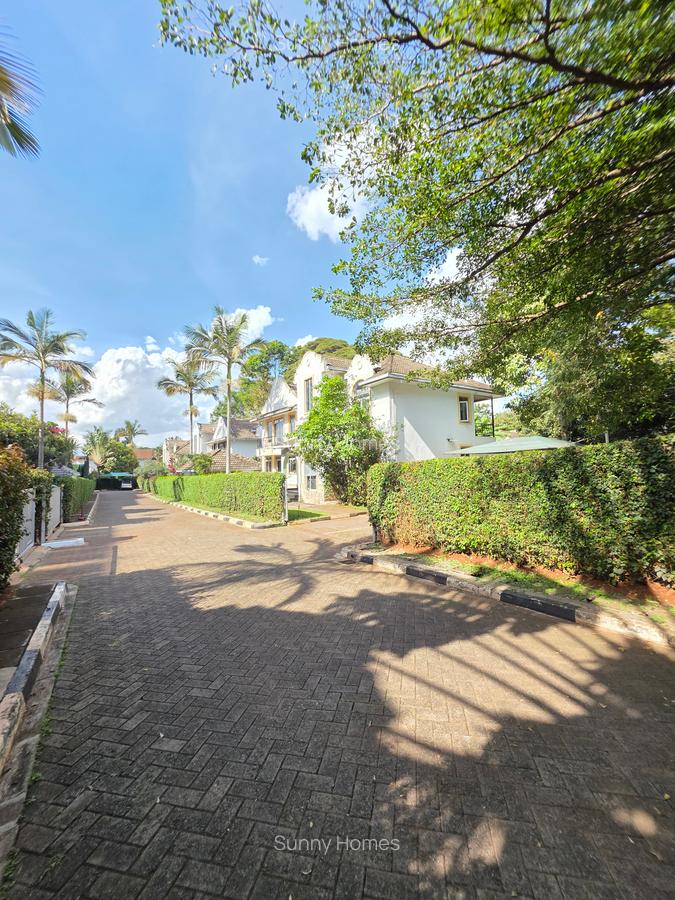4 Bed Townhouse with En Suite at Lavington Green - 16