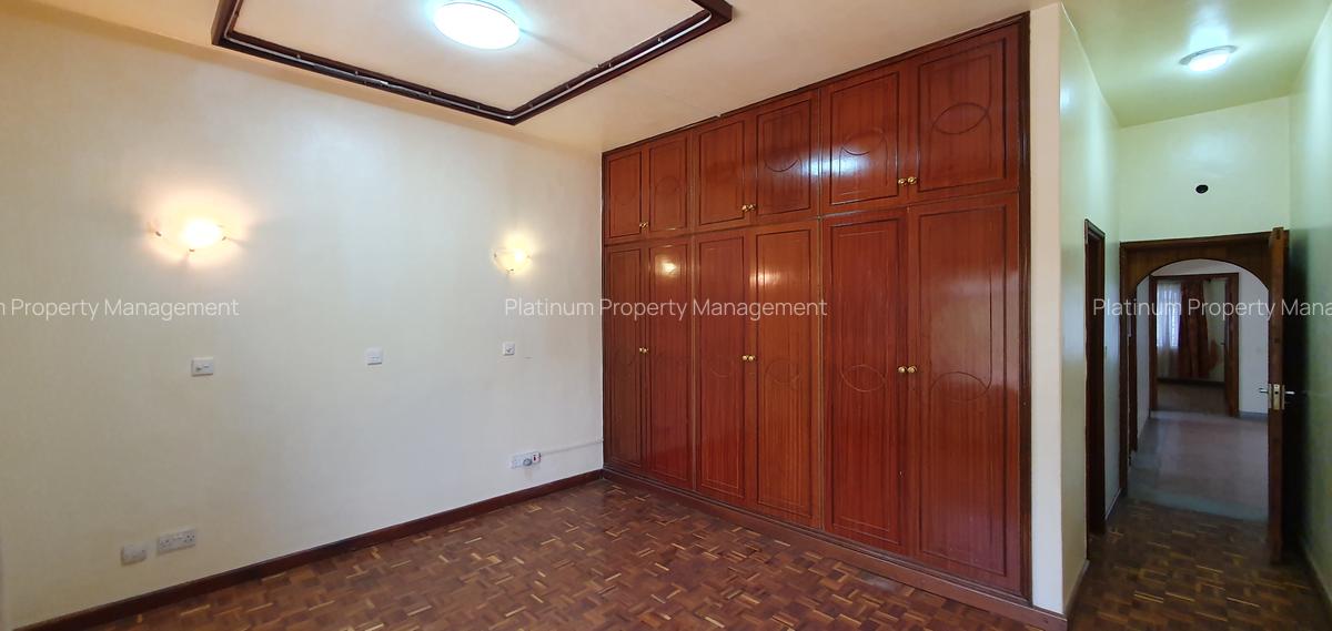 4 Bed Apartment with En Suite in Parklands - 16