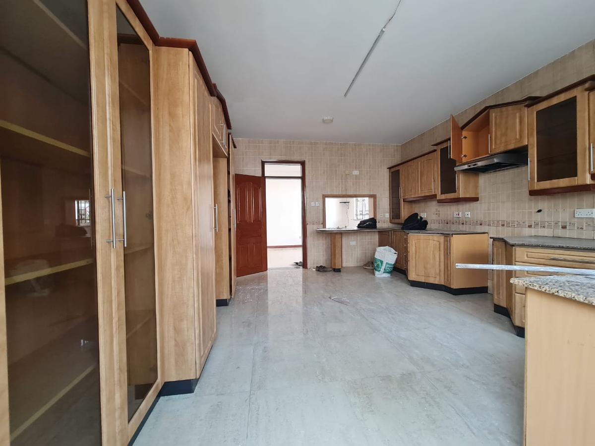 4 Bed Townhouse with En Suite at Brookside Drive - 5