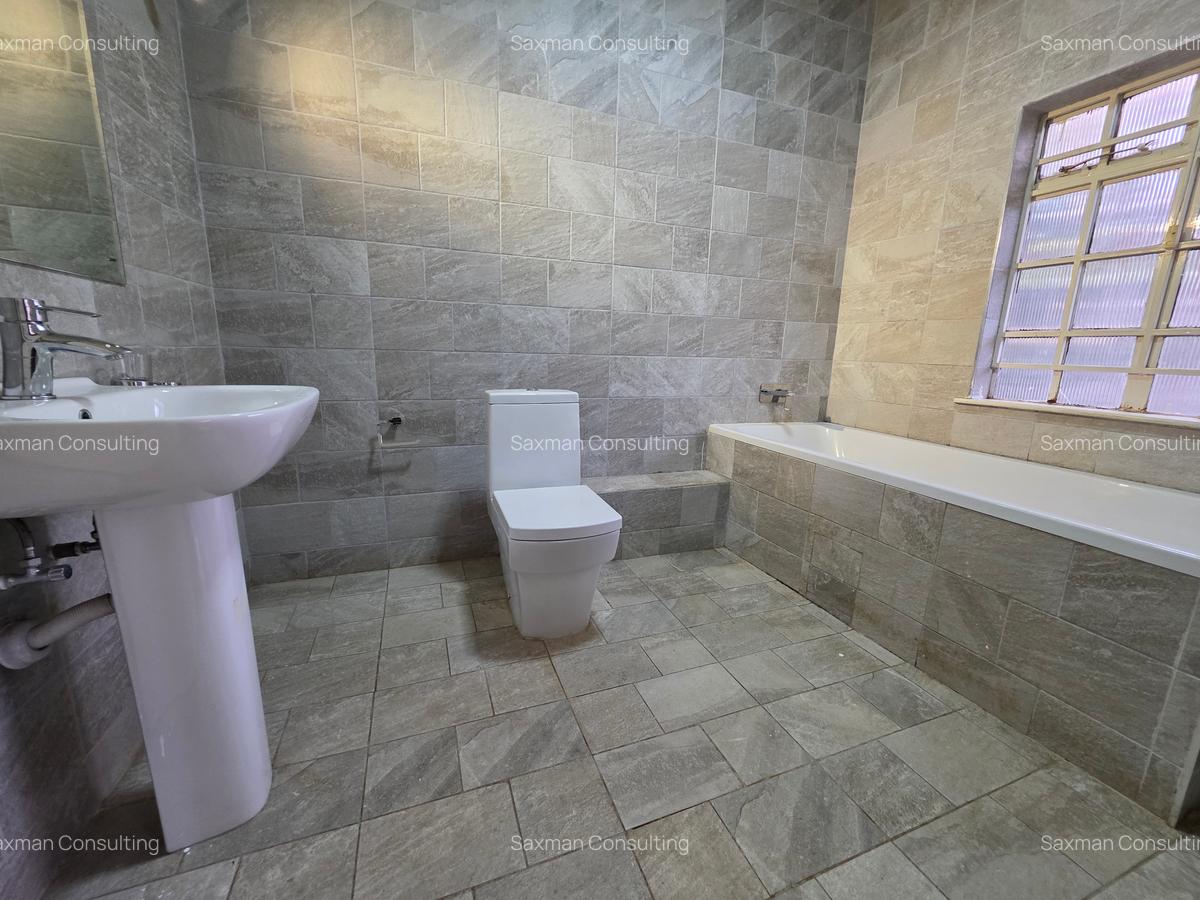 4 Bed House with En Suite in Lavington - 7