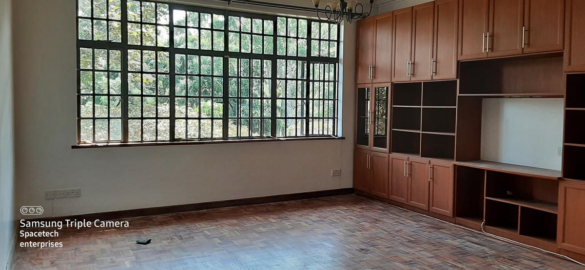 4 Bed Townhouse with En Suite in Lavington - 13