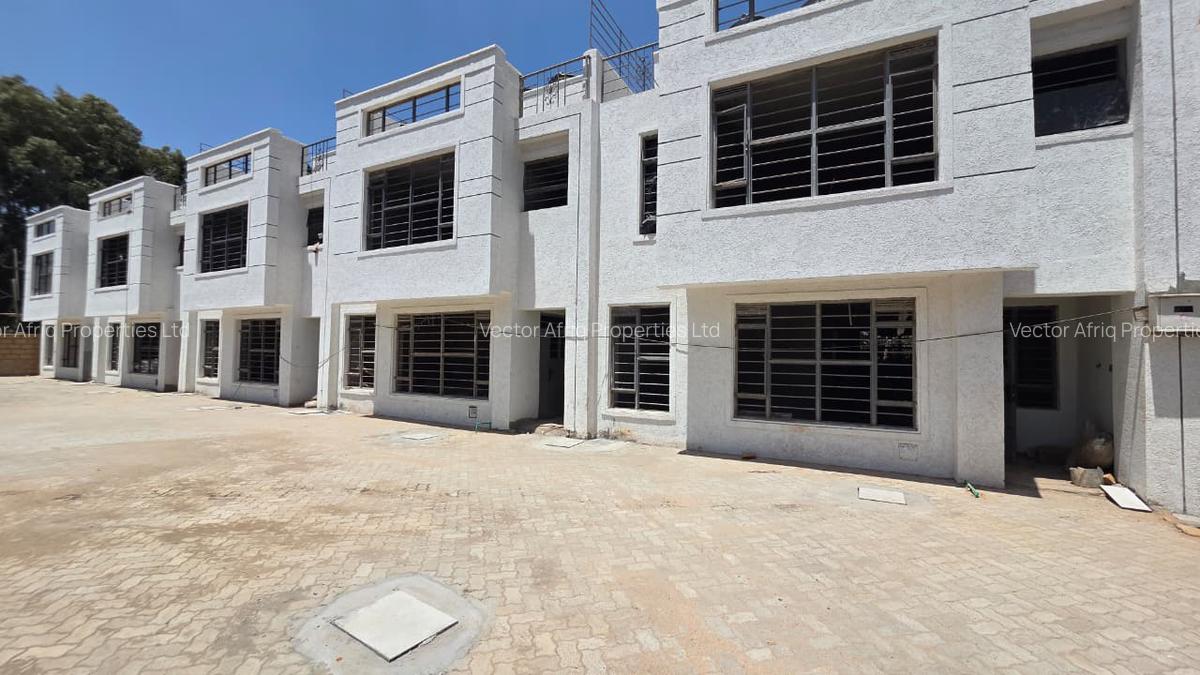 4 Bed Townhouse with En Suite in Ngong - 1