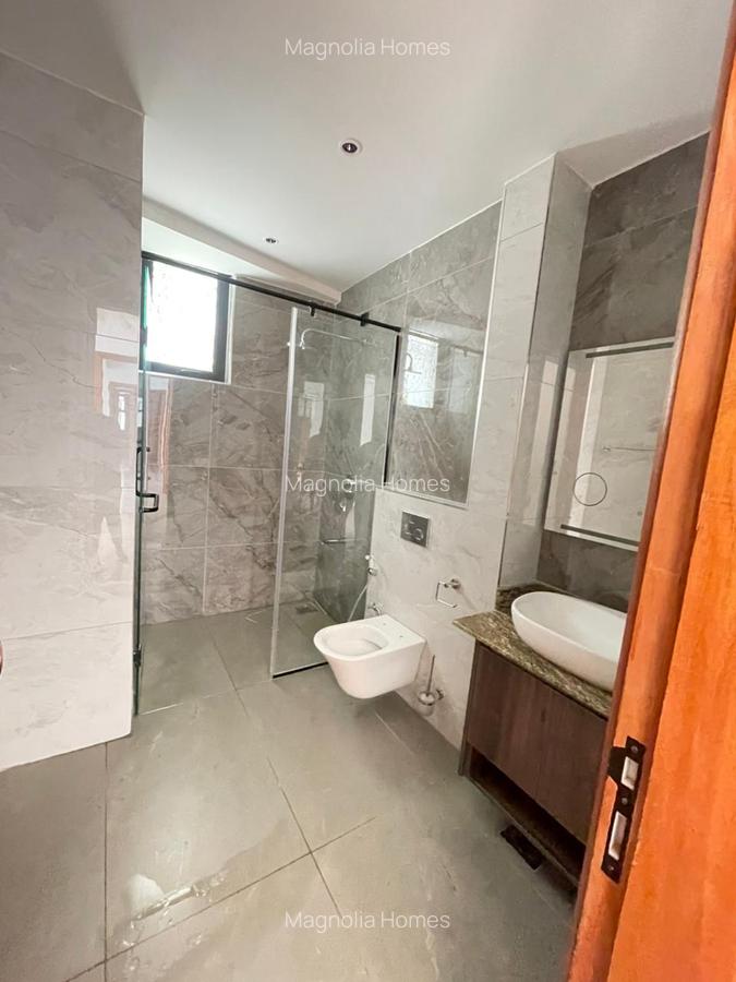 4 Bed Apartment in Riverside - 12